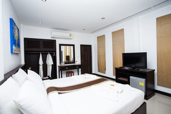 Room 6 of 32