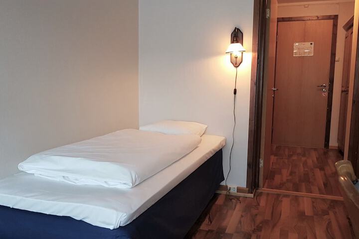 Room 9 of 24