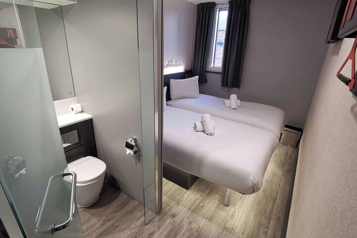 Room 64 of 105