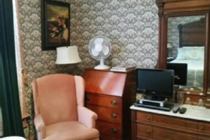 Room 44 of 192