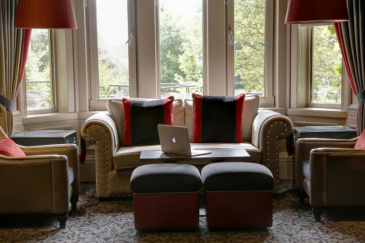 Lounge 41 of 56