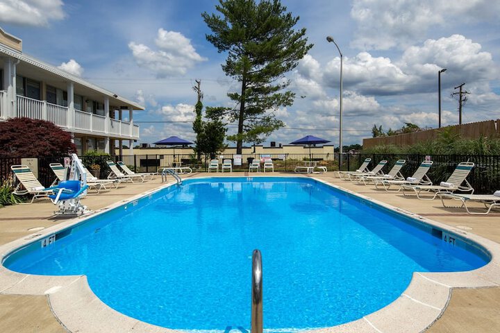 Pool 17 of 23