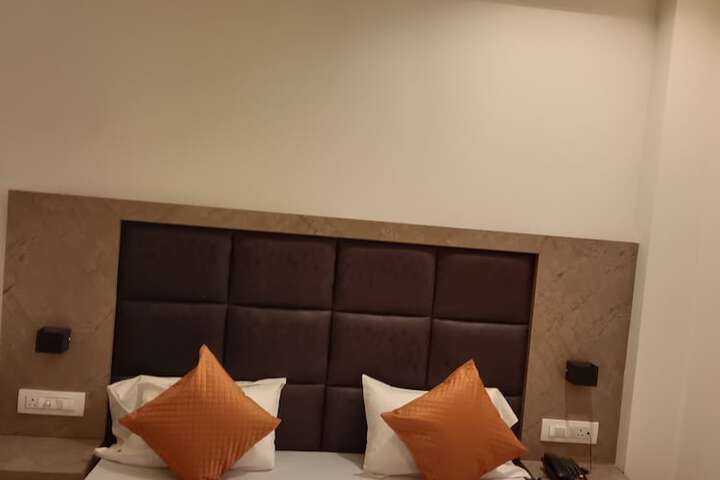 Room 6 of 45