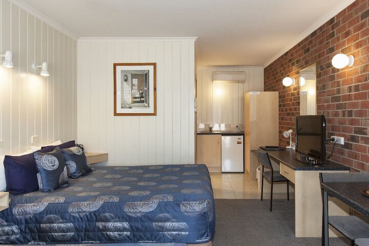 Room 10 of 37