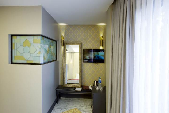 Room 37 of 89