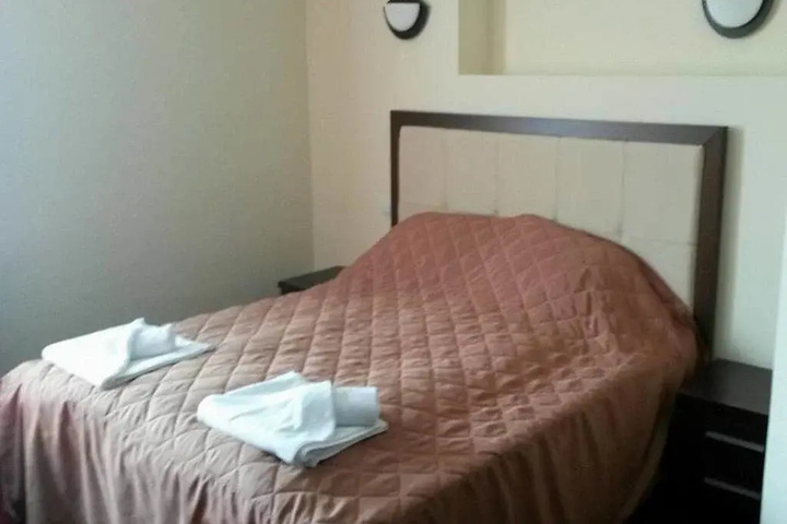 Room 6 of 15