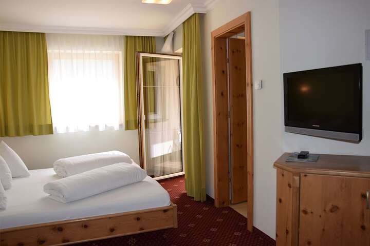 Room 12 of 73