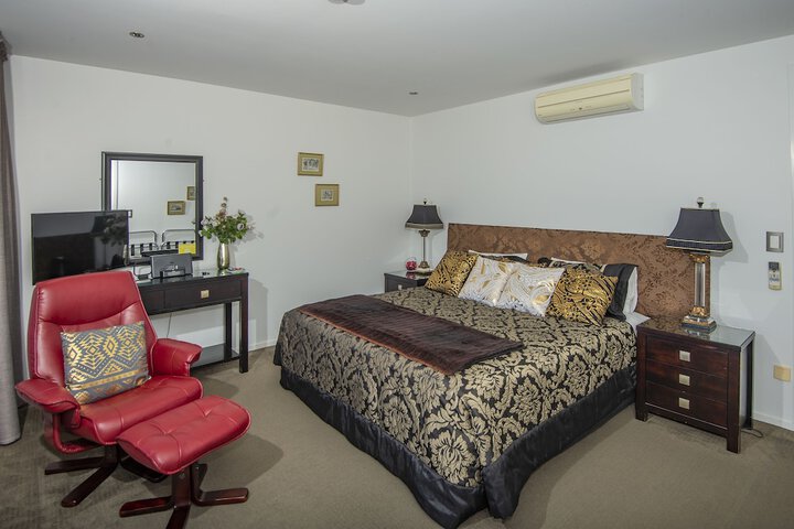 Room 3 of 33