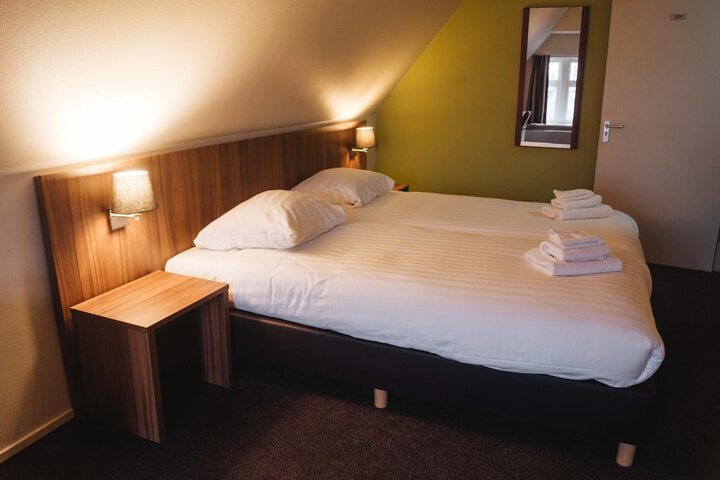 Room 10 of 45