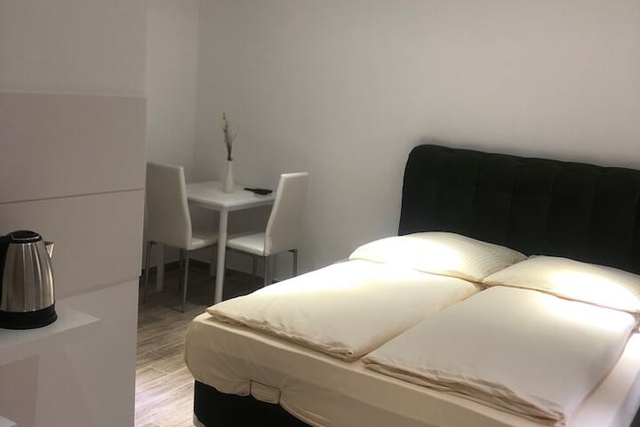 Room 4 of 35