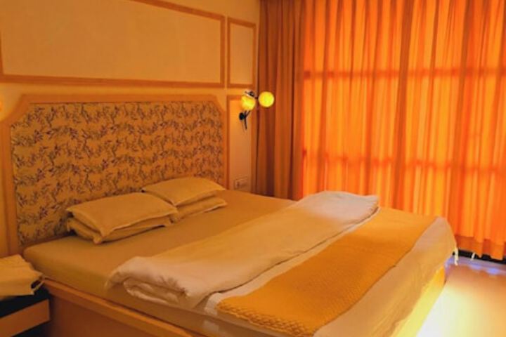 Room 2 of 7