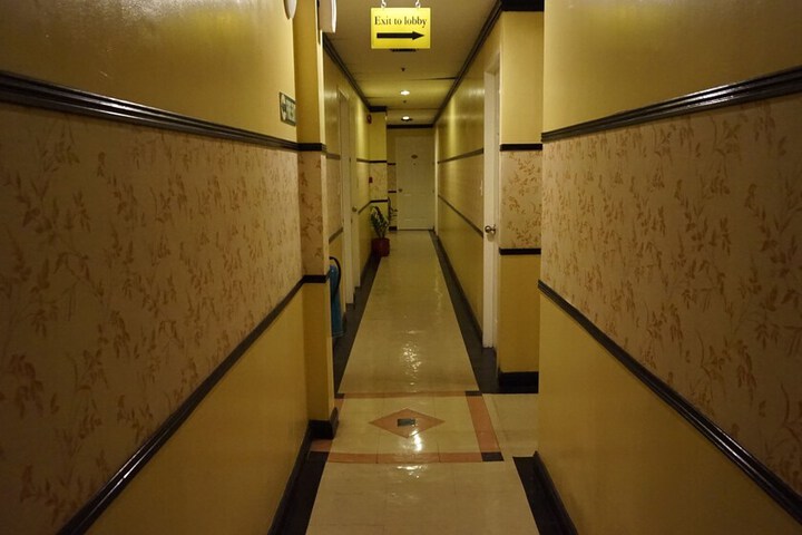 Ballroom/Hall 23 of 25