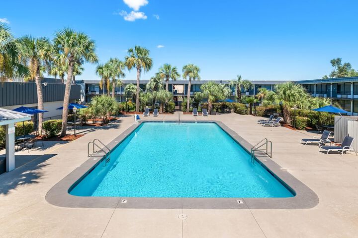 Pools & Facilities
