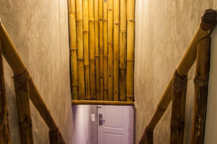 Room 13 of 76