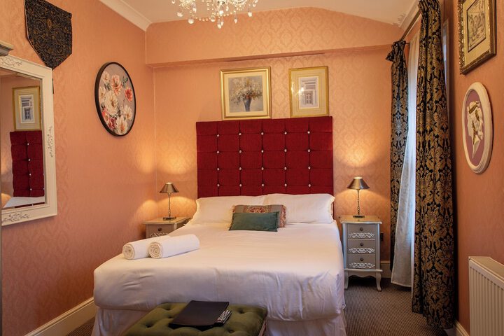 Room 13 of 65