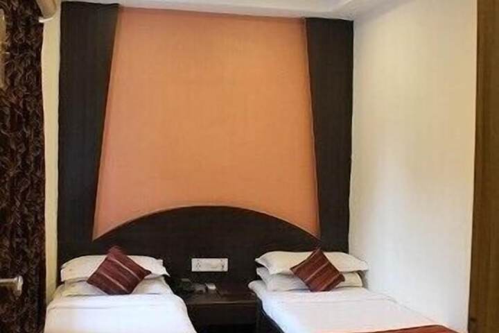 Room 16 of 38