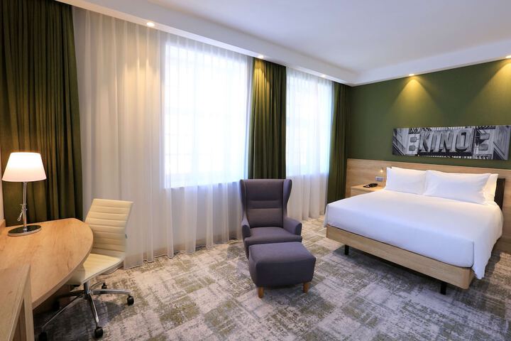 Room 28 of 86