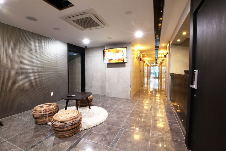 Ballroom/Hall 19 of 22