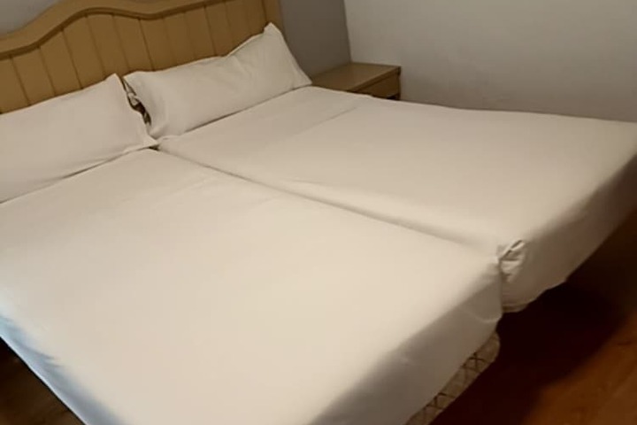 Room 16 of 38