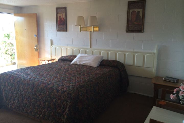 Room 4 of 38