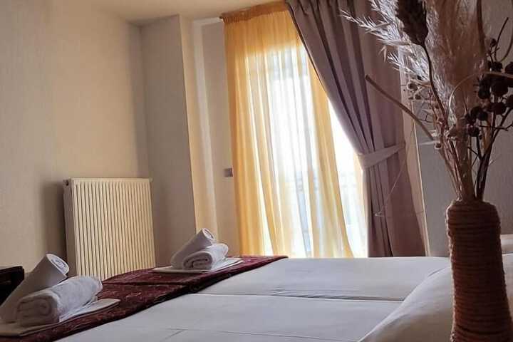 Room 10 of 32