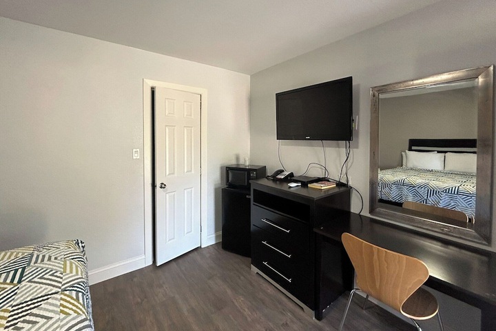 Room 9 of 19
