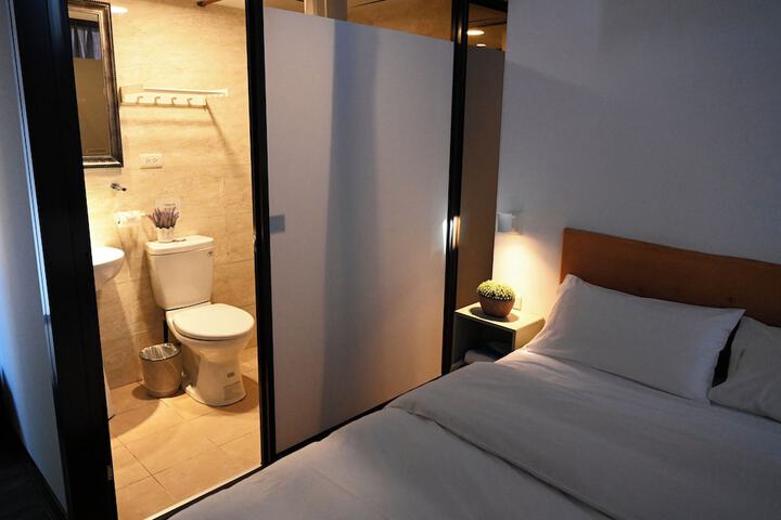 Room 49 of 142