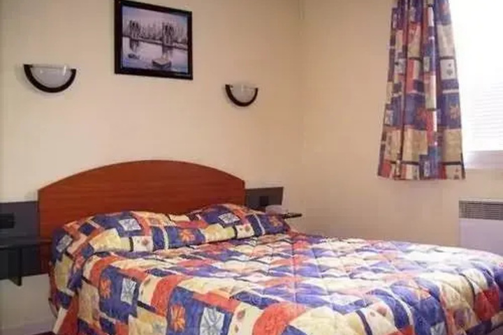 Room 6 of 16