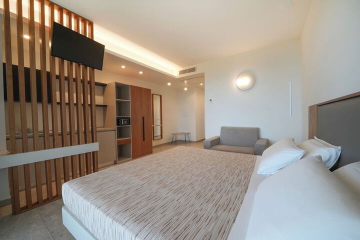 Room 35 of 213