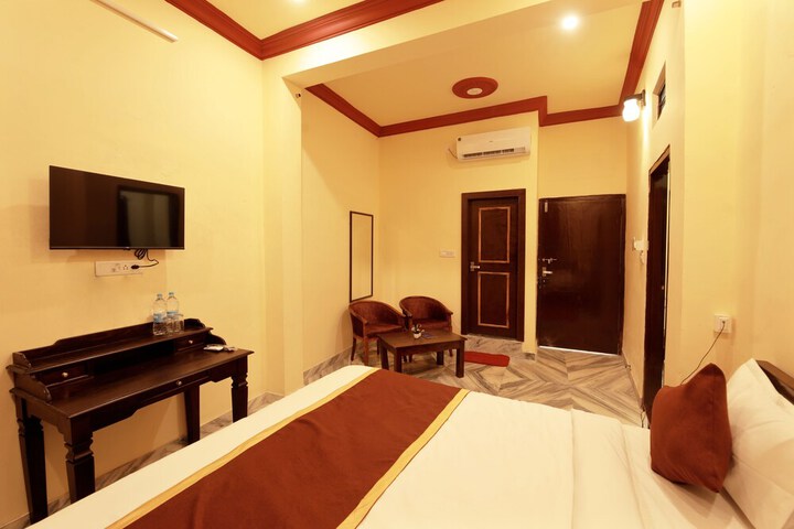 Room 15 of 32