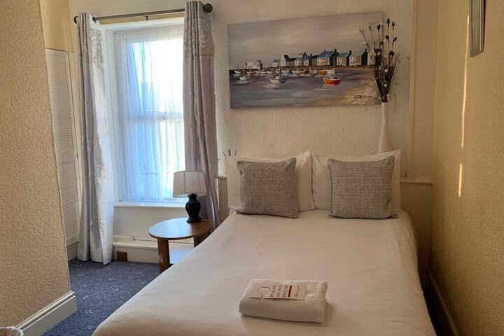 Room 3 of 40