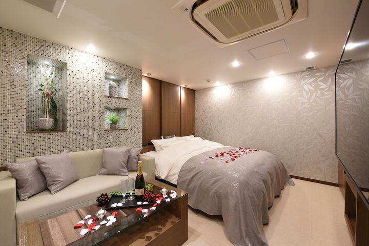 Room 8 of 34