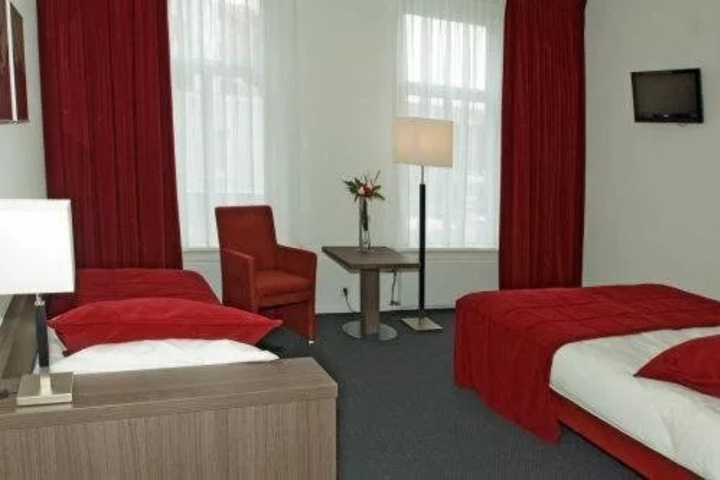 Room 7 of 10