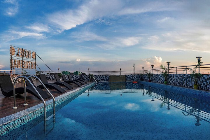 Pool 14 of 43