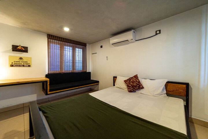 Room 13 of 35