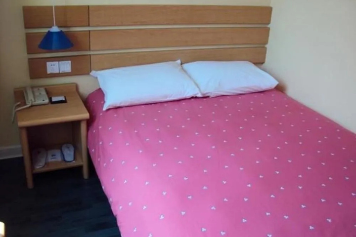 Room 5 of 17