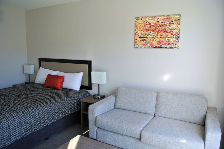 Room 5 of 33