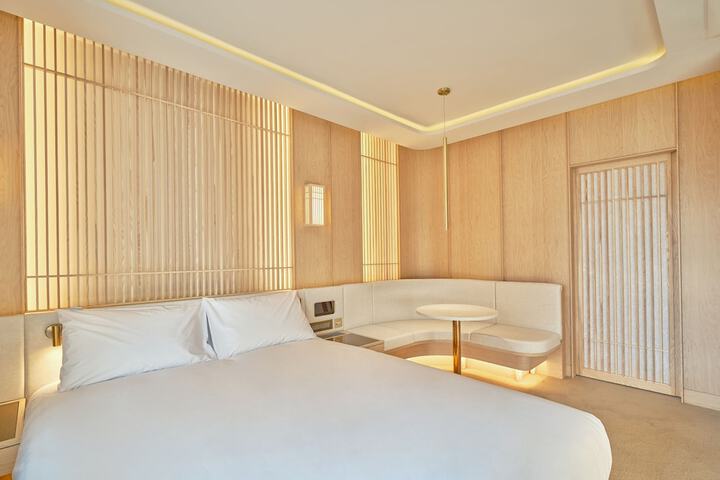 Room 46 of 142