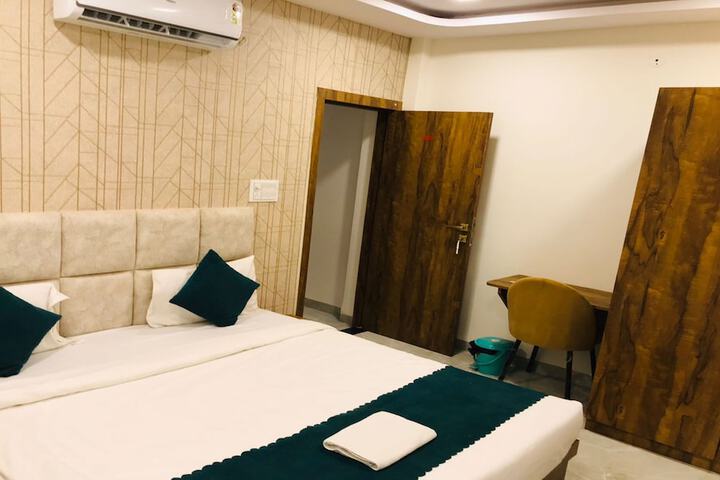 Room 8 of 55