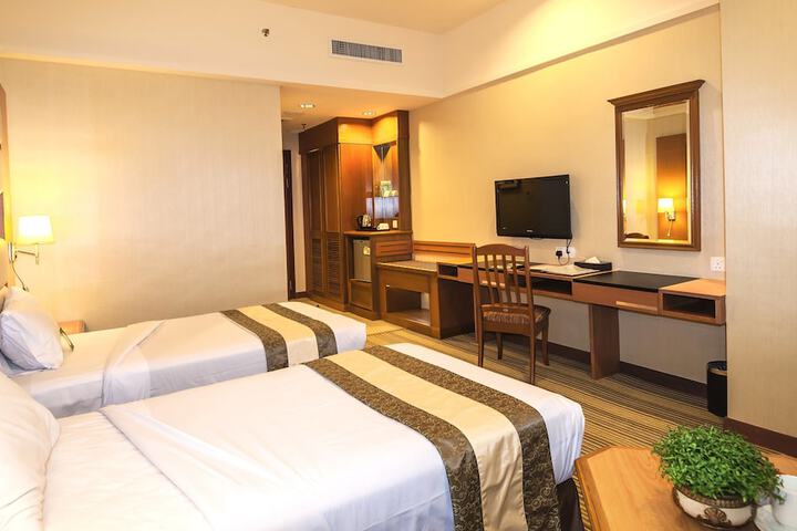 Room 32 of 74