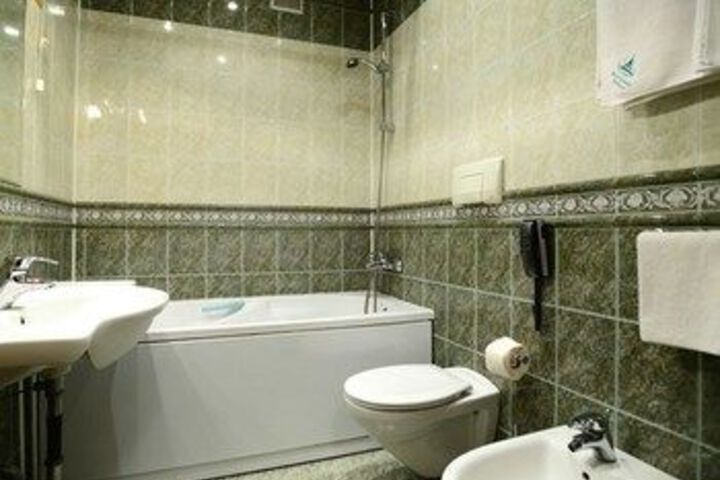 Room 4 of 28