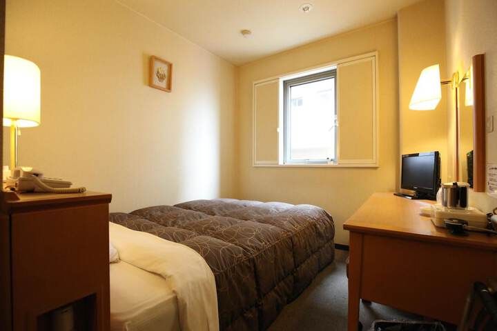 Room 13 of 32
