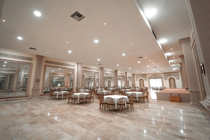 Ballroom/Hall 48 of 79