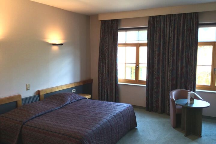 Room 8 of 43