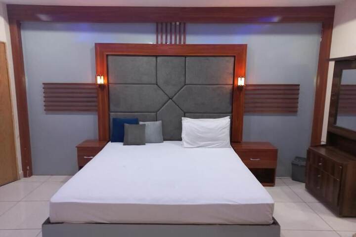 Room 9 of 14