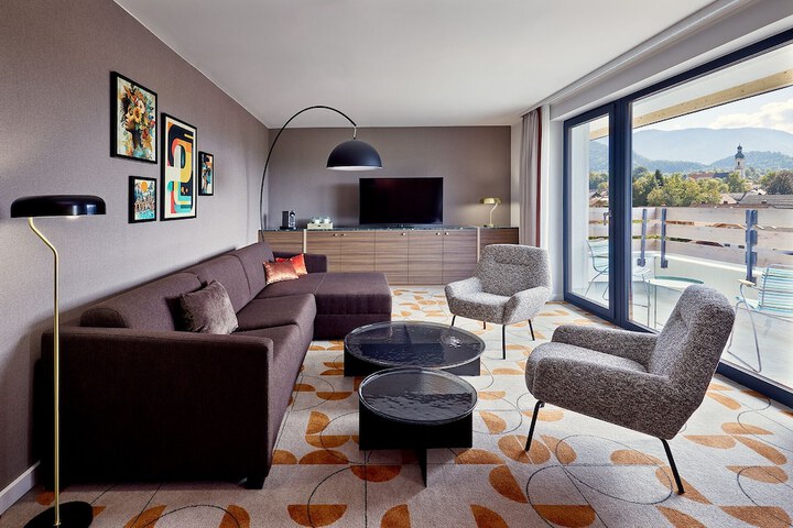 Room 5 of 48