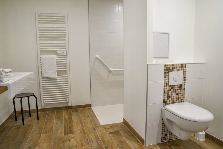 Room 2 of 50