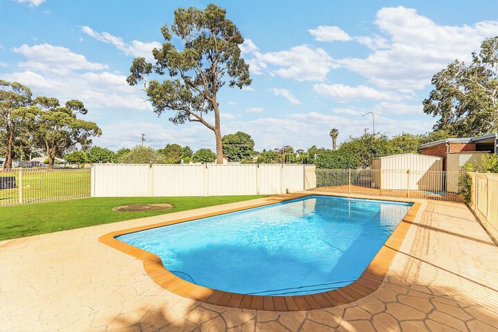 Pool 40 of 66