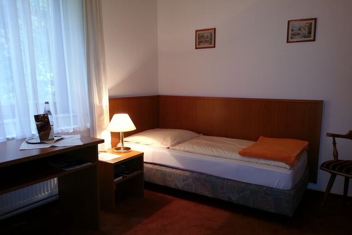 Room 9 of 68