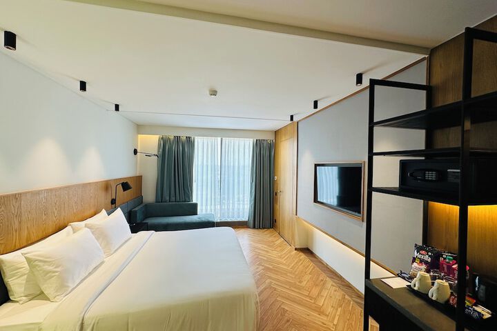 Room 10 of 61